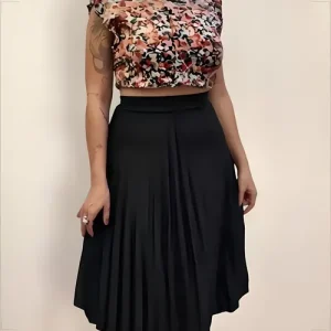 D Nq Np 648654 Mlb86274110461 062025 O Saia Midi Preta Plissada Cintura Alta Tendencia Social Moda